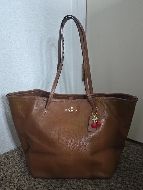 Coach Handbags - Coach Brown Leather Large Tote Bag W/ Gold Hardware (GOOD)(READ)✨️🤎✨️